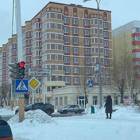2-Ухкомнатная Современная Новая Квартира В Центре Города Kostanái Exterior foto